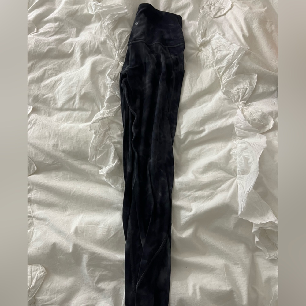 Lululemon black tie dye pattern leggings